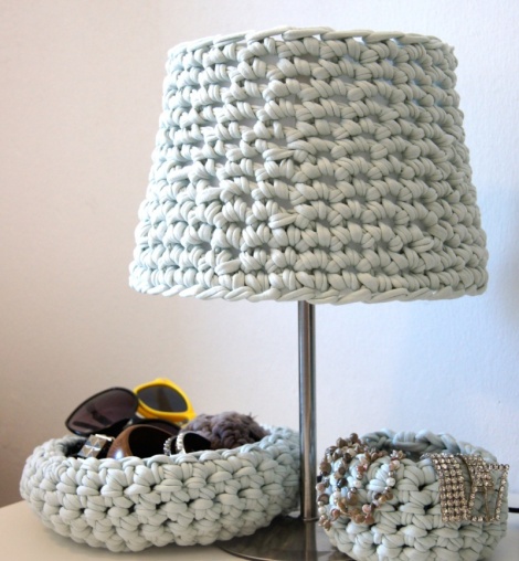 cozy-diy-crocheted-lampshade-51